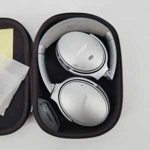 Bose QuietComfort 35 Wireless Noise Cancelling Headphones Silver + Case #1
